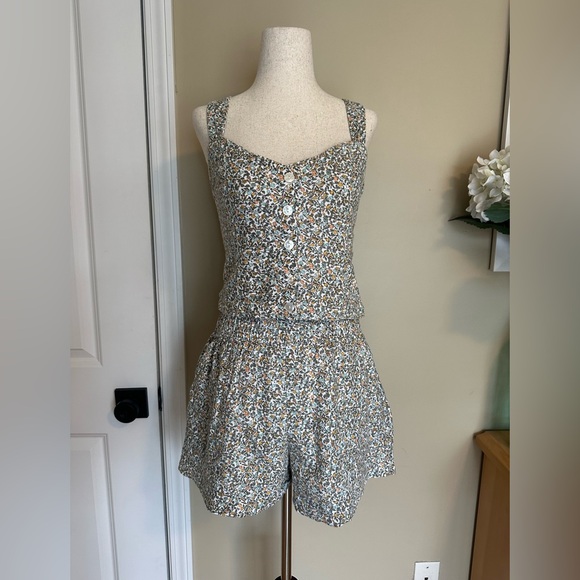 Abercrombie & Fitch Pants - Abercrombie & Fitch Floral Linen Blend Two Piece Cropped Tank and Shorts Set M